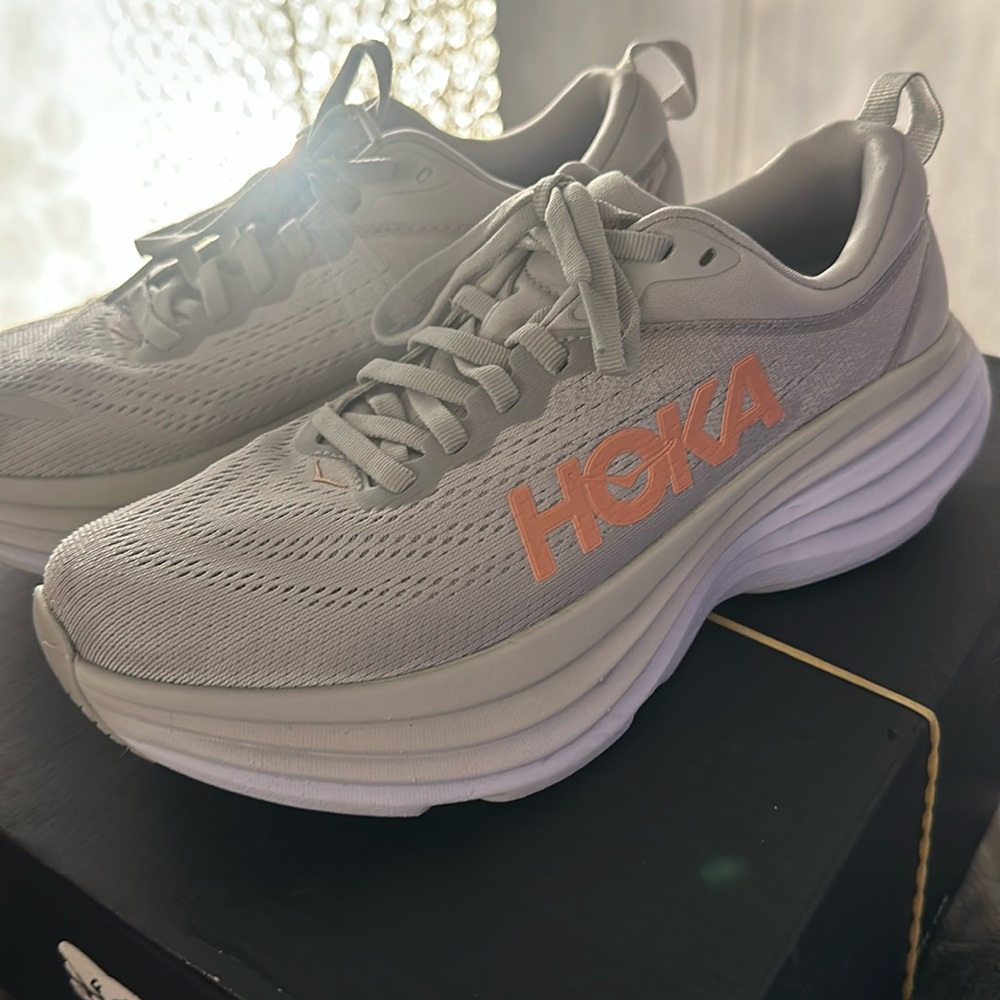 HOKA bondi 8